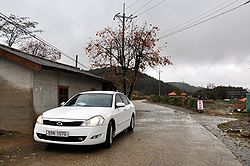 Samsung SM5 LE, white, front, wiheom gongsajung, rural Korea near Sokcho.jpg