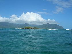 Kapapa Island im Vordergrund, Oʻahu im Hintergrund