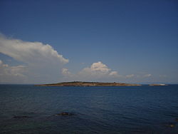 Die größere Insel „Sweti Iwan“ (links) und die kleinere „Sweti Petar“ rechts neben ihr