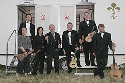Das Ukulele Orchestra of Great Britain auf der Fairport’s Cropredy Convention, 2005