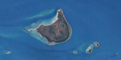 Landsat-Bild von Wednesday Island mit den Tuesday-Inseln (rechts, unten)