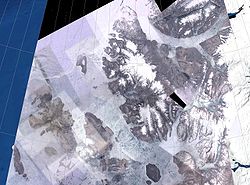 NASA-Landsatellitenfoto der Sverdrup-InselnVon links nach rechts: Ellef Ringnes Island, Amund Ringnes Island und Axel Heiberg Island