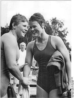 Bundesarchiv Bild 183-A0715-0001-005, Petra Noack, Heidi Pechstein.jpg