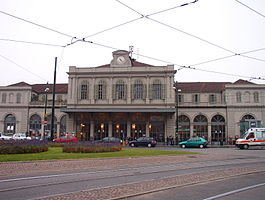 Frontansicht des Bahnhofsgebäudes