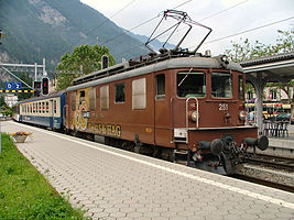 Zug der BLS am Bahnhof Interlaken West
