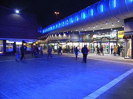 Der nächtliche Gelsenkirchener Hauptbahnhof vom Taxistand aus gesehen