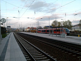 Bahnsteige mit Baureihe 642