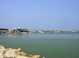 Blick auf den Hafen von Manta