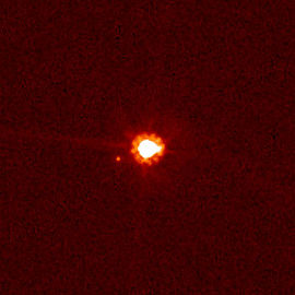 Eris und ihr Mond Dysnomia, fotografiert vom Hubble-Weltraumteleskop