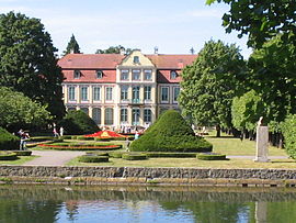 Gdańsk Oliwa - Pałac Opatów (2005).jpg