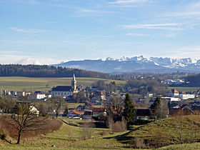 Belfaux mit Blick auf die Berge des Gantrischgebietes
