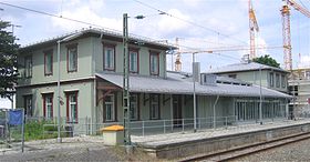 Bahnhofsgebäude von den Gleisen gesehen (2008)