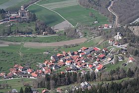 Tumegl/Tomils, links oben Schloss Ortenstein