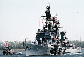 USS MacDonough 1991 unter Schlepp vor der Basis in Charleston