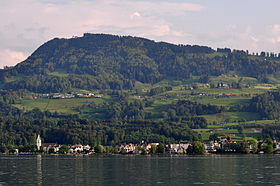 Freienbach mit dem Etzel (Berg)