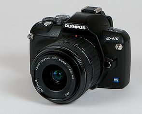 Olympus E-410 17,5-45 Front.jpg