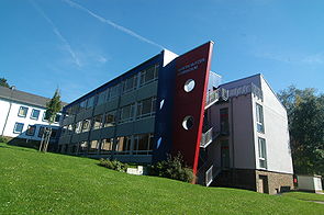 Martin-Butzer-Gymnasium Dierdorf Frontansicht.JPG