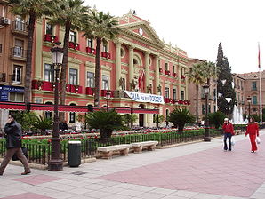 Die „Glorieta” mit Rathaus