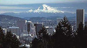 Portland mit Mount Hood im Hintergrund