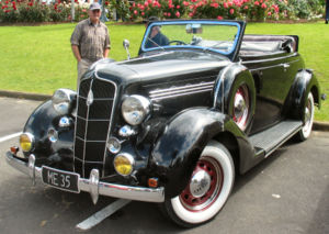 1935 Chrysler Deluxe.jpg