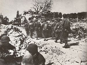 Soldaten der 3. Division der 7. US Armee dringen am 16. April 1945 von Norden her nach Nürnberg ein