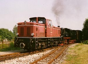 251 902-3 bei der Einfahrt in den Bahnhof Warthausen am 17.Juni 1988