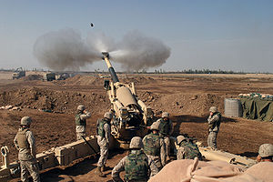 Artilleriebeschuss der Stadt Falludscha durch das 4. Battalion, 14th Marines
