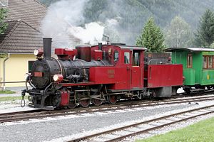699.01 im roten Touristikbahnanstrich auf der Taurachbahn in Mauterndorf