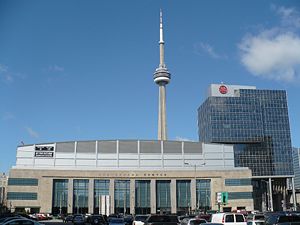 Das Air Canada Centre in Toronto mit dem CN Tower im Hintergrund