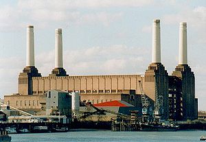 Battersea Power Station, von der Vauxhall Bridge aus gesehen