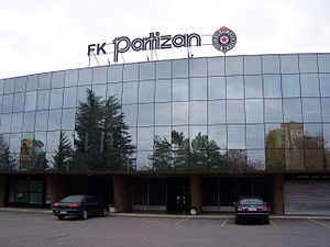Fassade des Partizan-Stadions