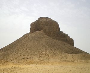 Die sogenannte „Schwarze Pyramide“ Amenemhets III.