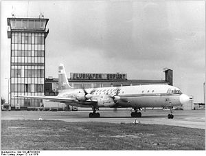 Il-18 der Interflug 1979 auf dem Flughafen Erfurt