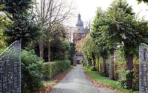 Zufahrt zum Burghof