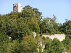 Sicht auf die Ruine der Burg Hohenschelklingen vom Herz-Jesu-Berg aus.