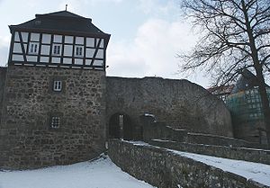 Kommandantenturm mit Eingang zur Vorburg