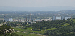 Marcoule mit Kernkraftwerk Phénix im linken Bildteil