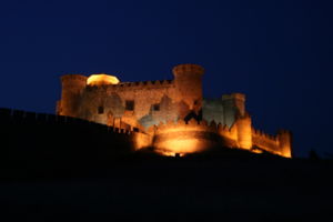 Castillo de Belmonte bei Nacht