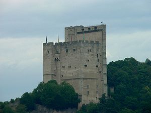 Der Wohnturm der Burg Crest
