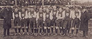 Deutsche Fussball-Nationalmannschaft erstes Laenderspiel 1908.jpg