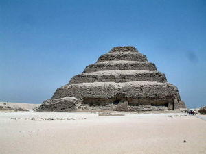 Ansicht der Djoser-Pyramide von Süden