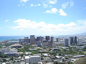 Blick auf das Stadtzentrum Honolulus vom Pūowaina aus