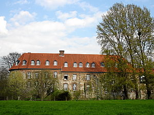 Burg Angermund, Westseite