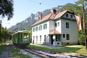 Betriebsgebäude in Reichenau mit Triebwagen 1