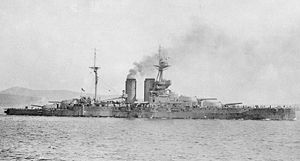 HMS Queen Elizabeth im originalen Zustand auf Lemnos am 24. April 1915