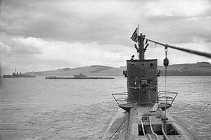 26./27. März 1943 vor Dundee: Im Vordergrund HMS Sibyl (P217), links vom Turm der Sybil ist die HMS Trusty zu sehen.