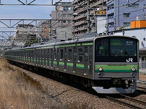 Zug der Yokohama-Linie
