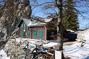Die Kienthalerhütte und im Hintergrund der Turmstein