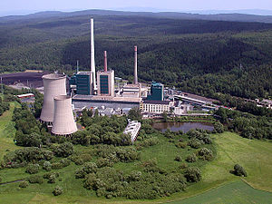 Das Kraftwerk Arzberg von Westen