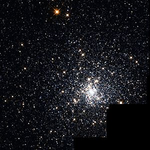 NGC 6293 Hubble WikiSky.jpg